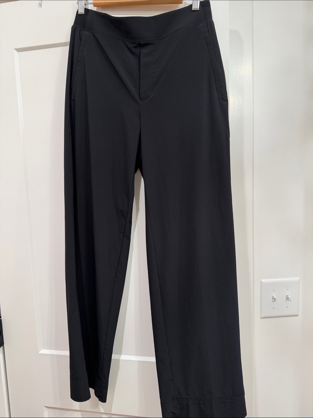 Women’s Athleta wide leg Performance Stretch Pants- black